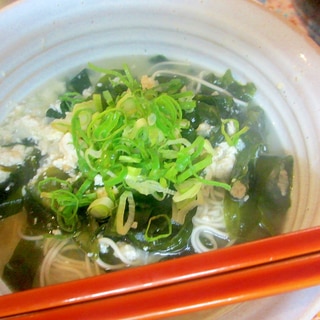 鶏ひき肉とわかめの中華風にゅう麺